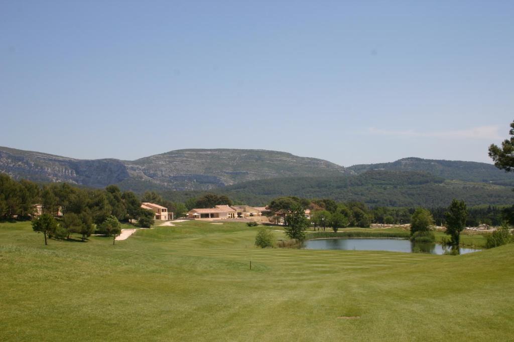 Madame Vacances Residence Provence Country Club Saumane-de-Vaucluse Room photo