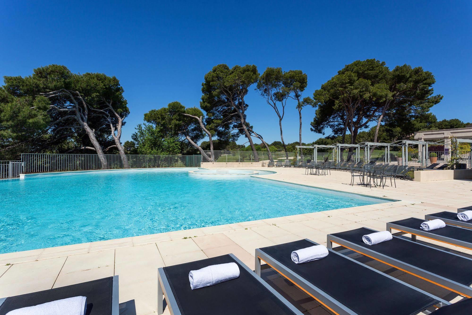 Madame Vacances Residence Provence Country Club Saumane-de-Vaucluse Exterior photo