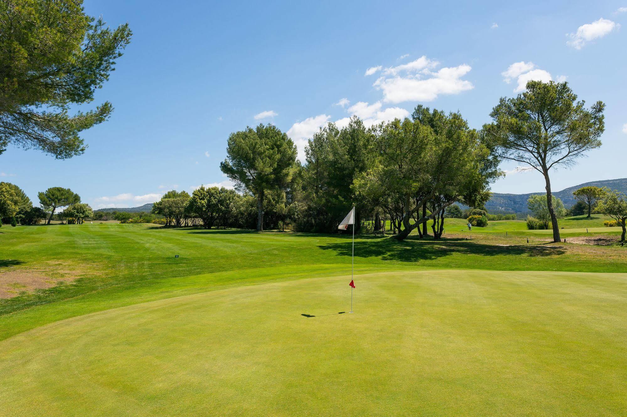 Madame Vacances Residence Provence Country Club Saumane-de-Vaucluse Exterior photo