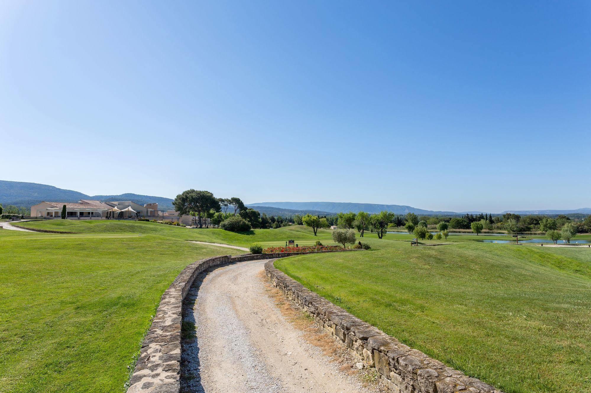 Madame Vacances Residence Provence Country Club Saumane-de-Vaucluse Exterior photo