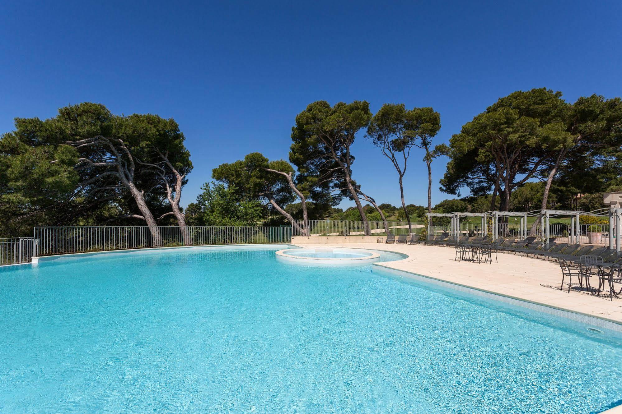 Madame Vacances Residence Provence Country Club Saumane-de-Vaucluse Exterior photo